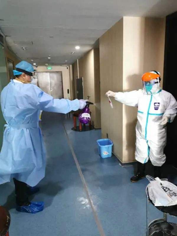 返京学生和高三年级教师进行免费核酸检测
