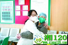 并肩抗疫 昔日同窗成战友
