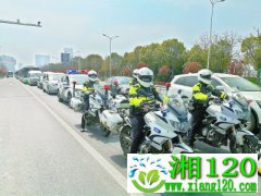武汉交警最高礼遇护航援汉医疗队返程